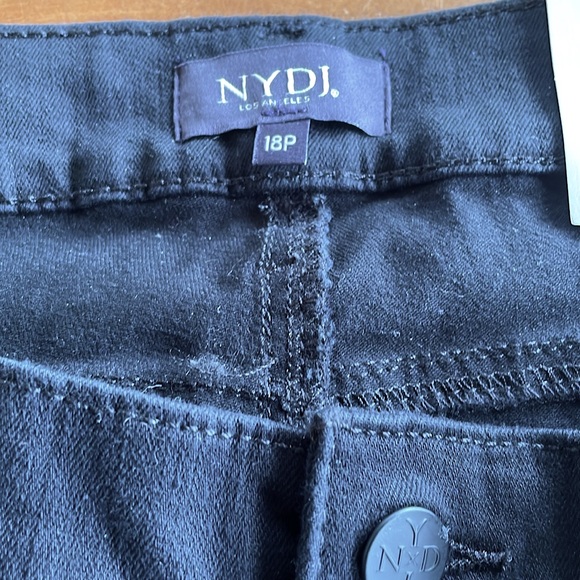 NYDJ Marilyn Crop Cuffed Denim Capri Jeans. Plus Size 18W. True Black. NWT - Picture 6 of 15